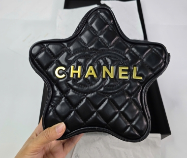 Khám phá ngay Chanel VIP gift bag authentic với THÚY HỒNG